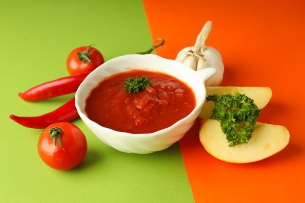 Apple and tomatoes sauce for the winter Apple and tomatoes sauce for the winter