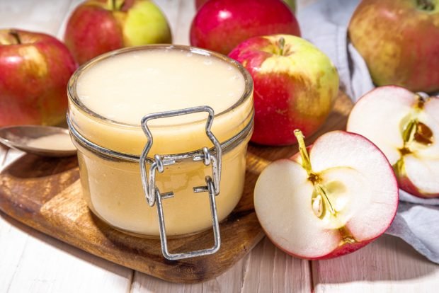 Apple puree with sugar for the winter Apple puree with sugar for the winter