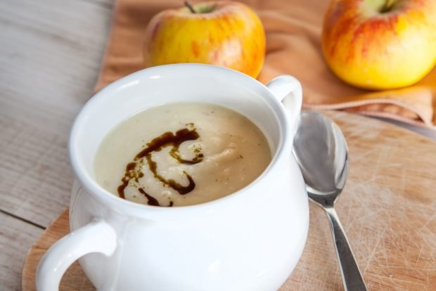 Apples and celery soup