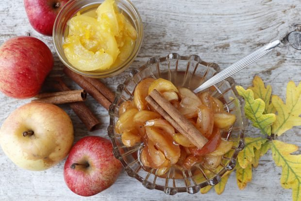 Apples with slices in syrup for the winter Apples with slices in syrup for the winter