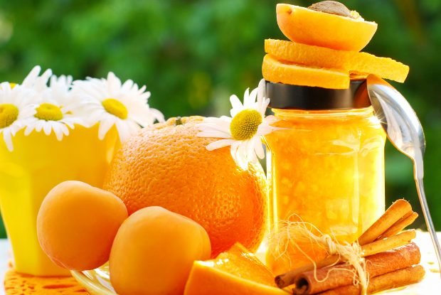 Apricot jam with orange Apricot jam with orange