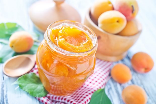 Apricot jam with slices in syrup Apricot jam with slices in syrup