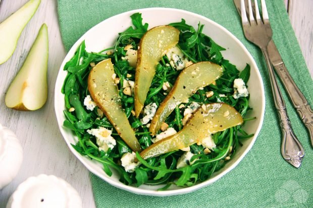 Arugula salad, caramelized pear and Gorgonzole Arugula salad, caramelized pear and Gorgonzole