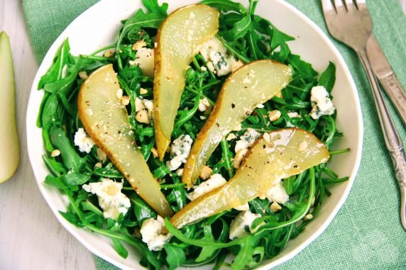 Arugula salad, caramelized pear and Gorgonzole - recipe photo, step 7