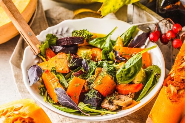 Autumn salad with mushrooms and pumpkin Autumn salad with mushrooms and pumpkin
