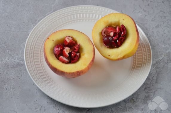 Baked apples with cranberries - recipe photo, step 2