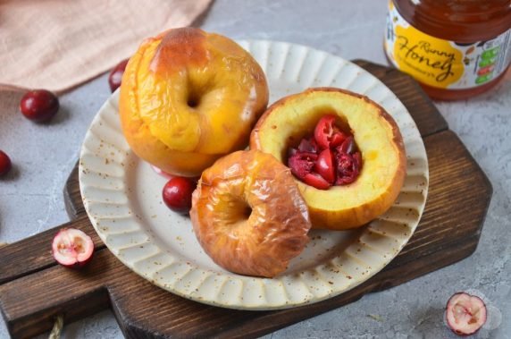 Baked apples with cranberries - recipe photo, step 3
