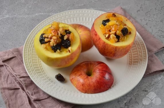 Baked apples with dried fruits - recipe photo, step 3