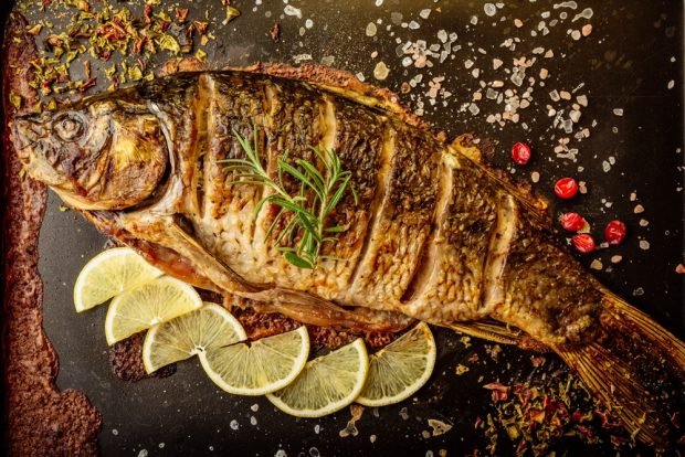 Baked carp with spices Baked carp with spices