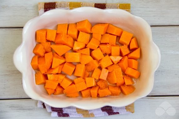 Baked pumpkin with honey and cinnamon - recipe photo, step 2