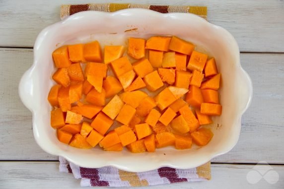 Baked pumpkin with honey and cinnamon - recipe photo, step 3