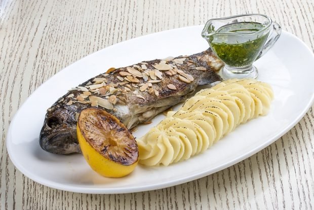 Baked trout with almonds and pesto