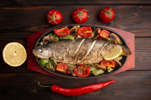 Baked trout with vegetables in the oven