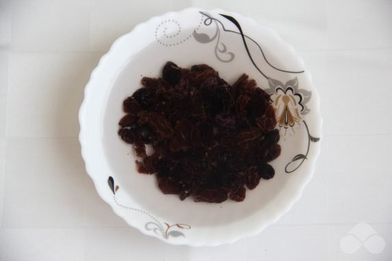 Bass with raisins - recipe photo, step 1