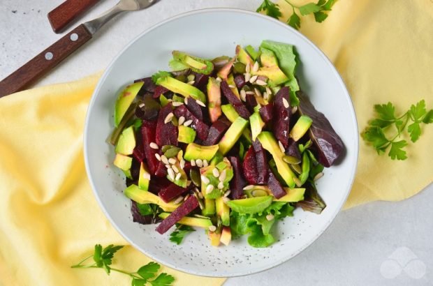 Beetroot and avocado salad