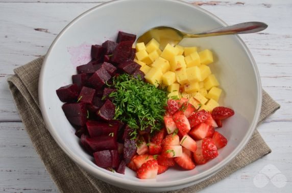 Beetroot and strawberry salad - recipe photo, step 3