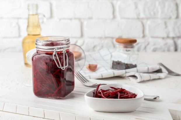 Beetroot and zucchini salad for the winter