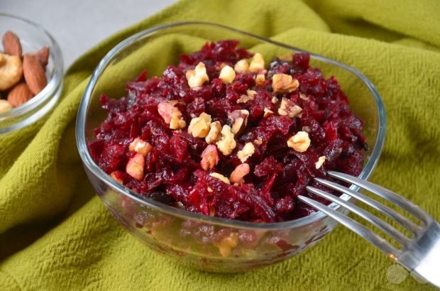 Beetroot salad, prunes and walnuts Beetroot salad, prunes and walnuts