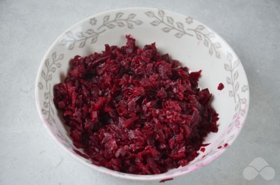 Beetroot salad, prunes and walnuts - recipe photo, step 2