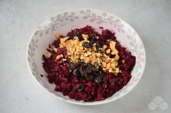 Beetroot salad, prunes and walnuts - recipe photo, step 5