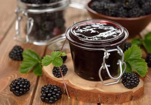 Black's jam without bones Black's jam without bones