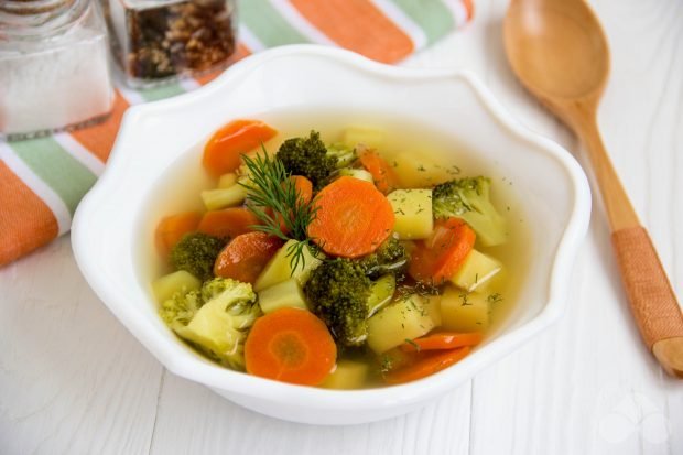 Broccoli and carrot vegetable soup