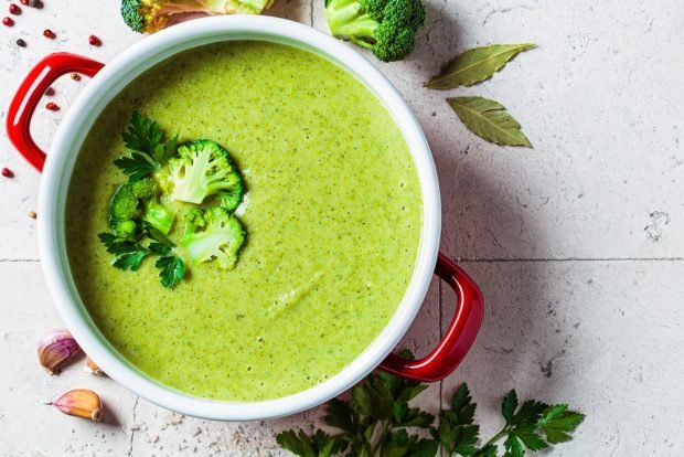 Broccoli and greenery soup
