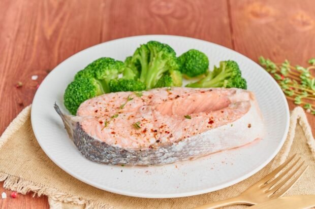 Broccoli salmon for steam