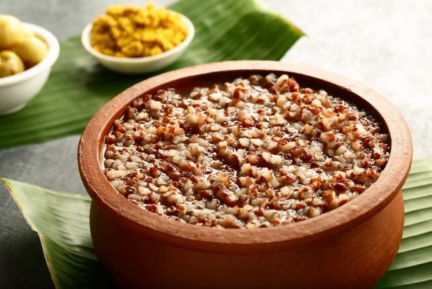 Brown rice with vegetables in pots Brown rice with vegetables in pots