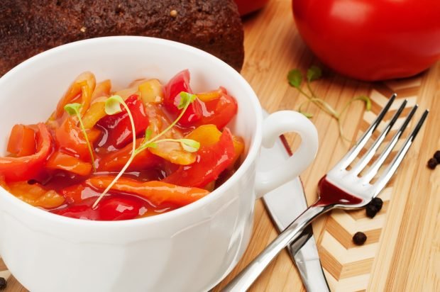 Bulgarian pepper lecho with tomatoes, carrots and onions Bulgarian pepper lecho with tomatoes, carrots and onions