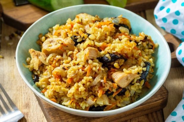 Bulgur with turkey and prunes Bulgur with turkey and prunes
