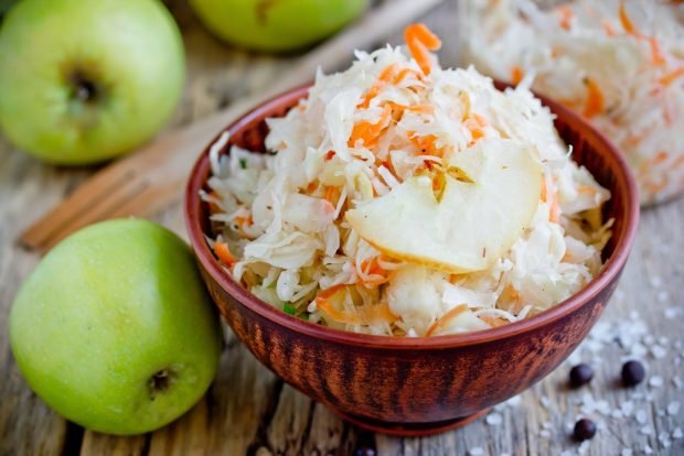Cabbage salad and apples