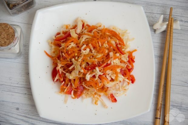Cabbage salad, bell pepper and Korean carrots Cabbage salad, bell pepper and Korean carrots