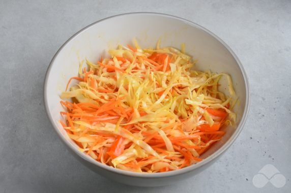 Cabbage salad with carrots and bell pepper - recipe photo, step 3