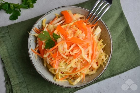 Cabbage salad with carrots and bell pepper - recipe photo, step 4