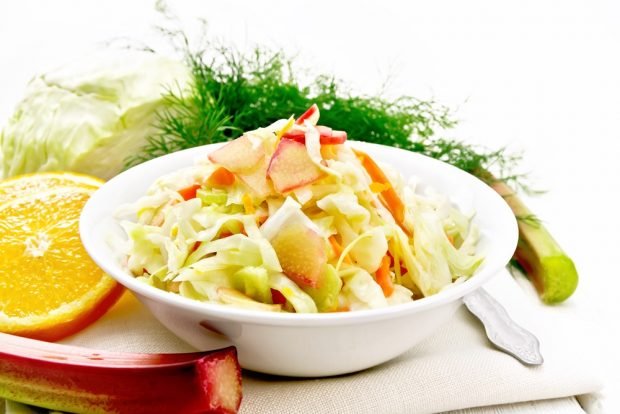 Cabbage salad with rhubarb and orange dressing