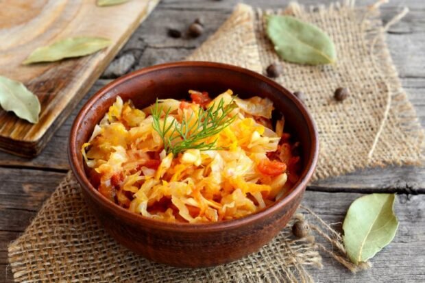 Cabbage stewed with bell pepper and tomatoes Cabbage stewed with bell pepper and tomatoes