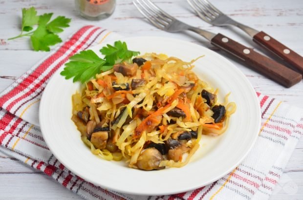 Cabbage stewed with champignons Cabbage stewed with champignons