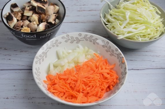 Cabbage stewed with champignons - recipe photo, step 1