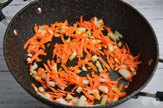 Cabbage stewed with champignons - recipe photo, step 2
