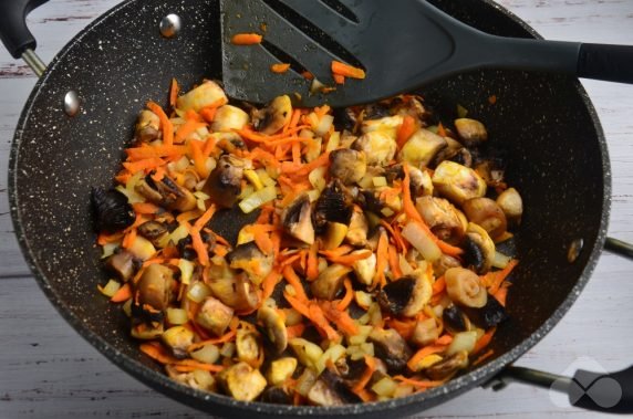 Cabbage stewed with champignons - recipe photo, step 3