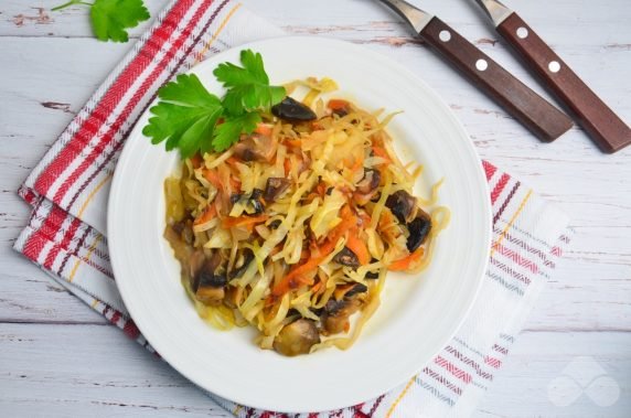 Cabbage stewed with champignons - recipe photo, step 5