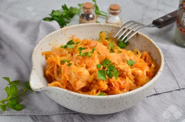 Cabbage stewed with chicken Cabbage stewed with chicken