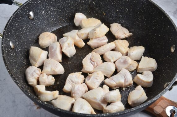 Cabbage stewed with chicken - recipe photo, step 3