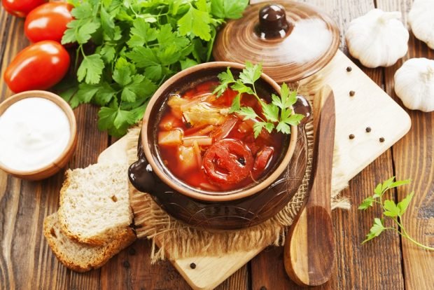 Cabbage with chicken and vegetables in pots