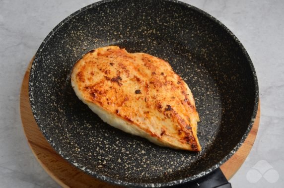 Caesar salad with chicken - recipe photo, step 2