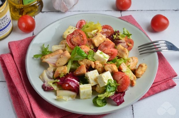 Caesar salad with chicken and feta Caesar salad with chicken and feta