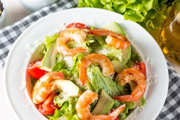 Caesar salad with shrimp and avocado Caesar salad with shrimp and avocado