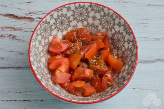 Canapes with tomatoes and basil - recipe photo, step 1
