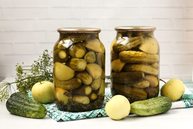 Canned cucumbers with apples Canned cucumbers with apples